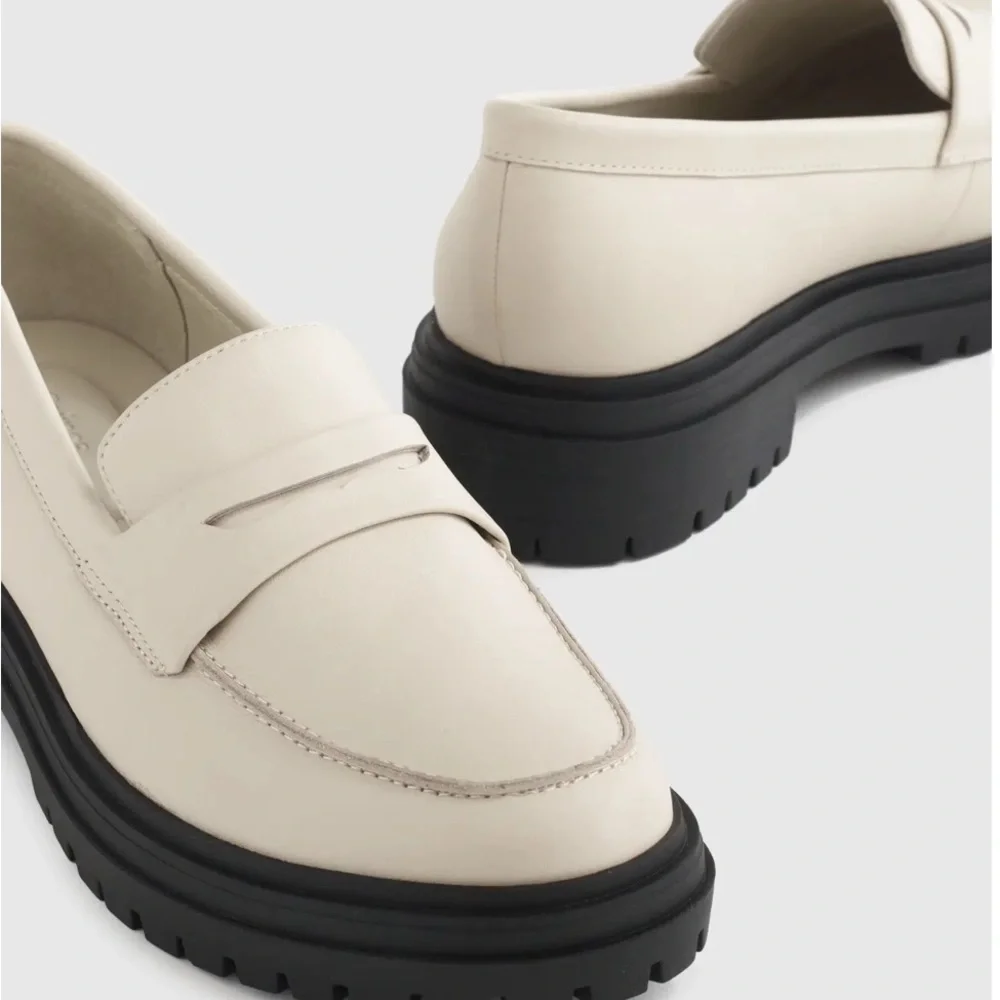 Quince| EUC Women’s Size 7 Cream Loafers with Black Soles - Picture 2 of 14